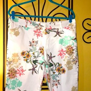 ST John’s Bay Capri with floral pattern